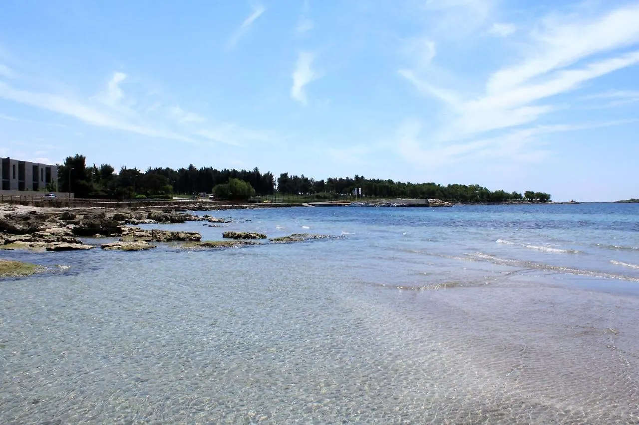 Apartments By The Sea Zambratija, Umag - 2557  Zambratija (Istria)